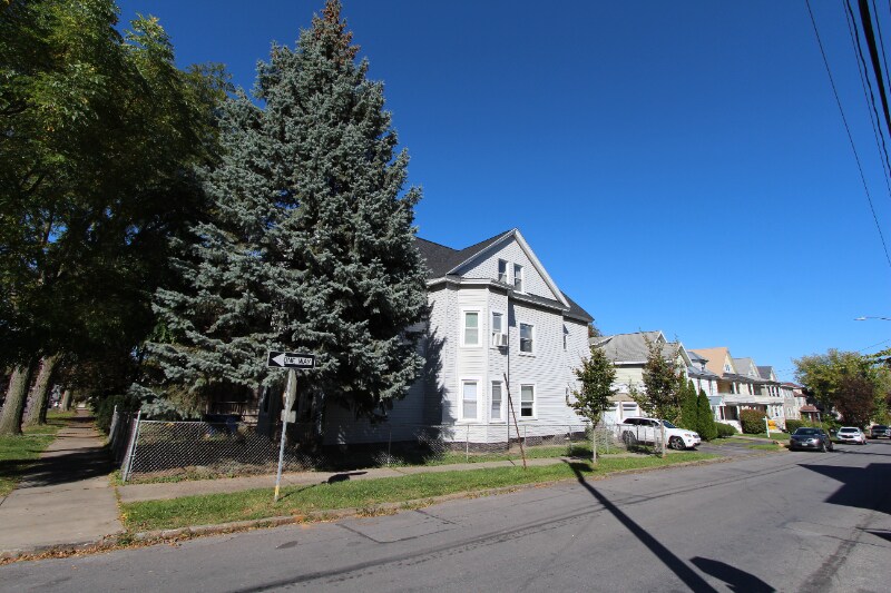 Building Photo - 213 S Lowell Ave