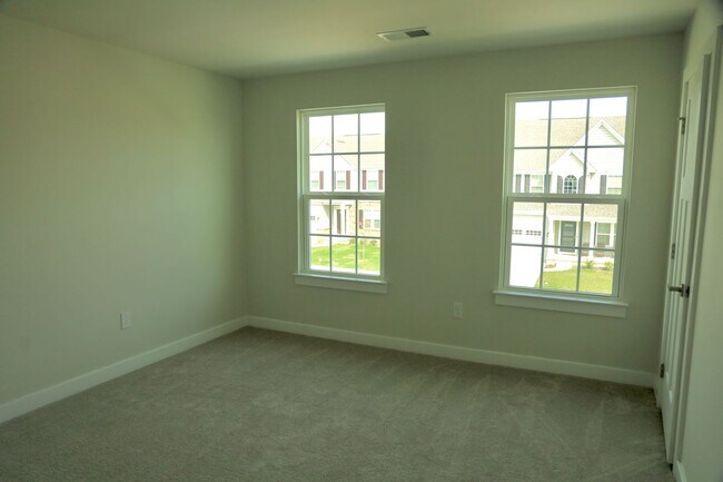 Building Photo - 1331 Darling Dr