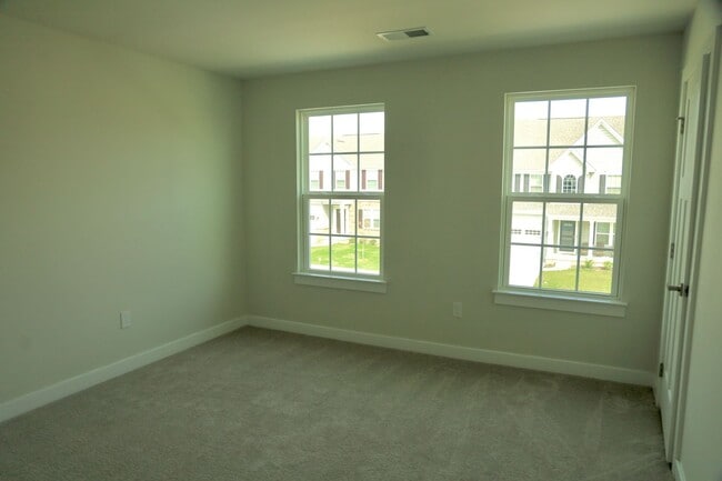 Building Photo - Middletown single family home - 4 bedrooms, 3.5 baths in High Hook Farms