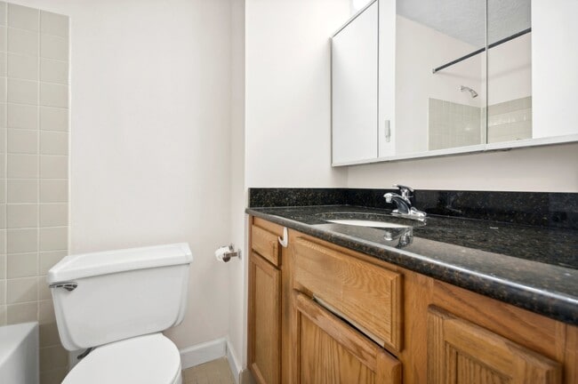 Building Photo - 2728 N Hampden Ct