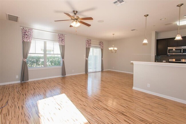 Building Photo - 1620 Bryant Dr