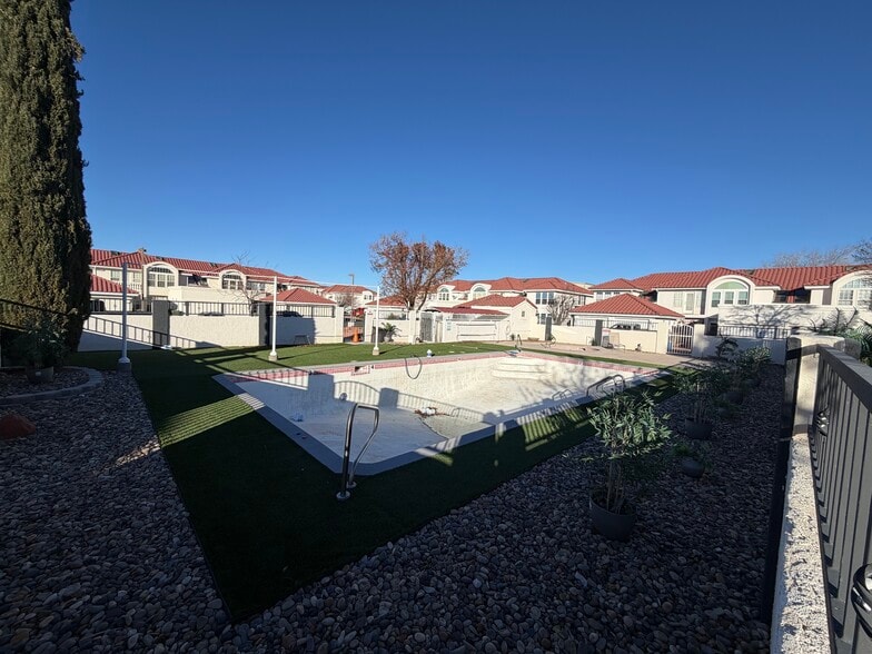 Building Photo - 1200 Glen Canyon Dr