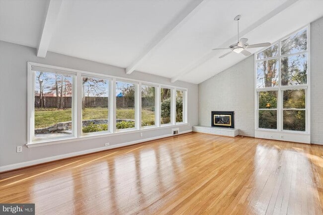 Building Photo - 6154 Beachway Dr