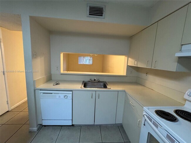 Building Photo - 8249 SW 149th Ct