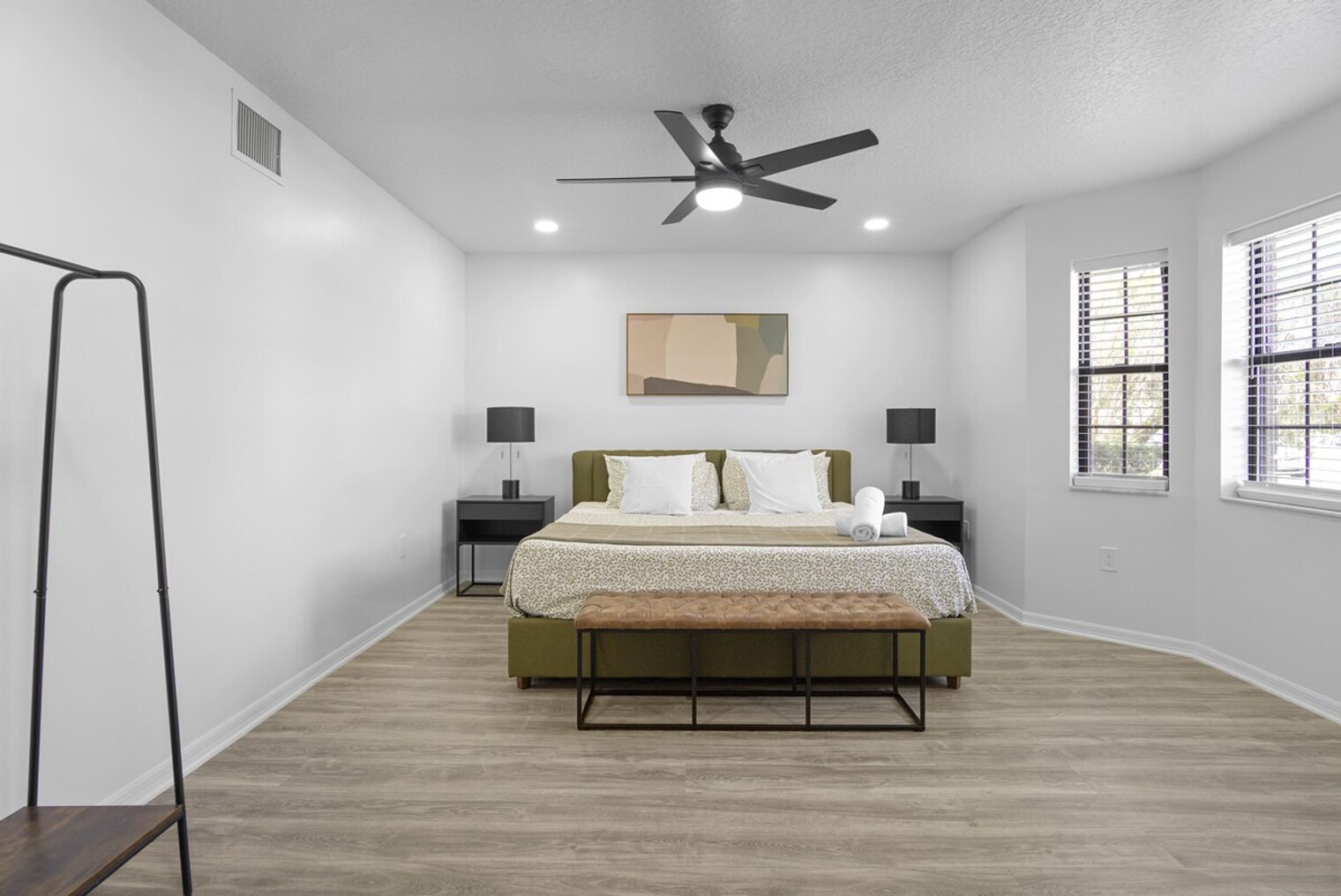 Building Photo - 2540 Albany Dr