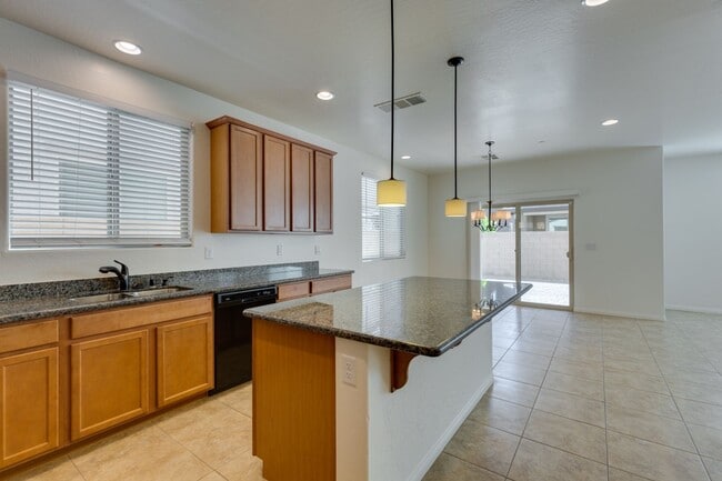 Building Photo - Gorgeous one story 4 bedroom 2 Bathroom Ho...