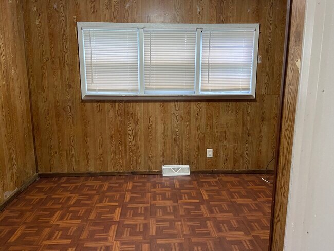 Building Photo - 11443 Caddilac Ave