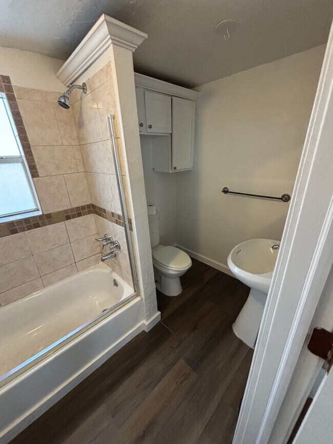 Building Photo - Cute 2 bed 1 bathroom home in Shawnee!