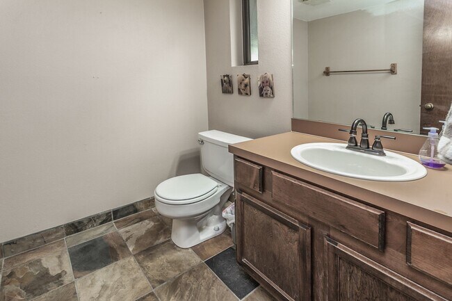 Building Photo - 3 Bedroom 2.5 Bath in Parkwood, Fort Collins