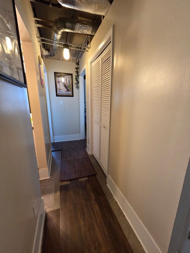 Building Photo - University Tower 2 BR