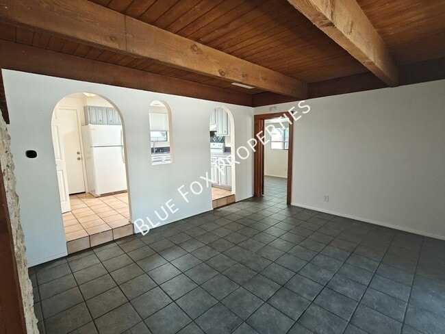 Building Photo - 275 E Norma Ln