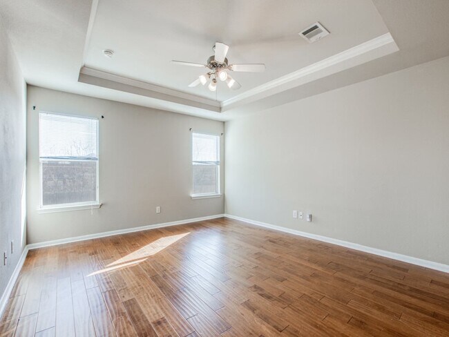 Building Photo - 1002 Magnolia Field