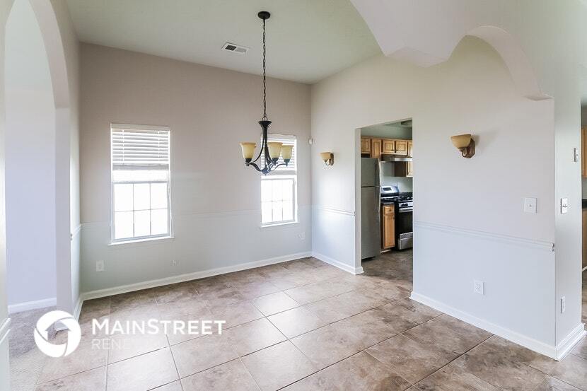 Building Photo - 2590 S Hills