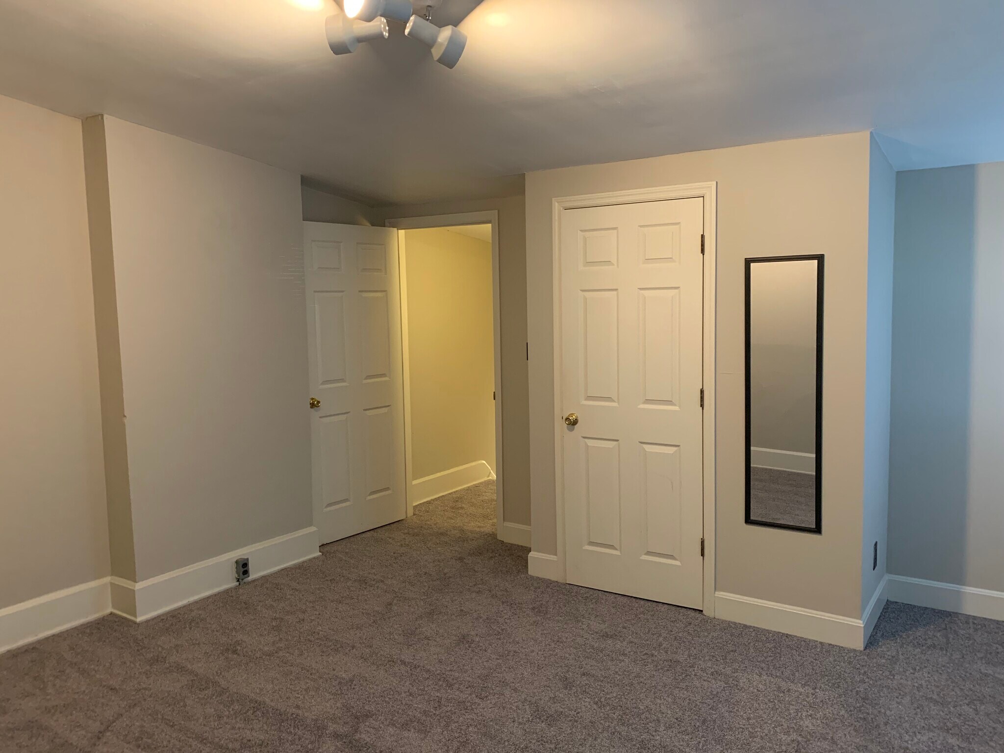 Building Photo - 114 Parker St