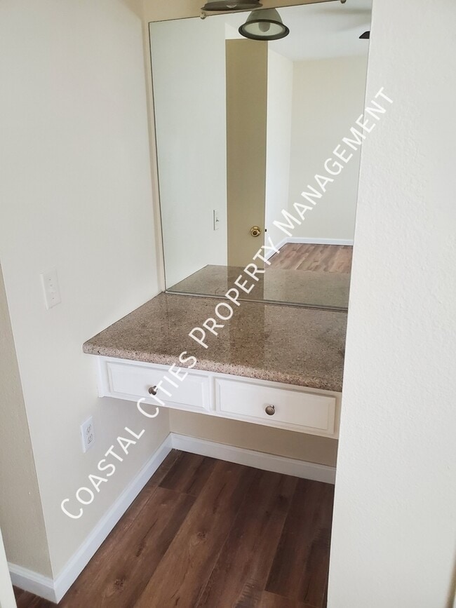 Building Photo - 2429 College Ln