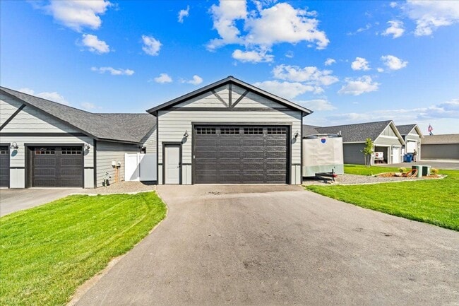 Building Photo - Beautiful New home in Post Falls
