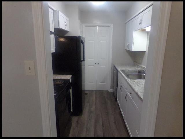 Building Photo - 1813 Sanford Dr