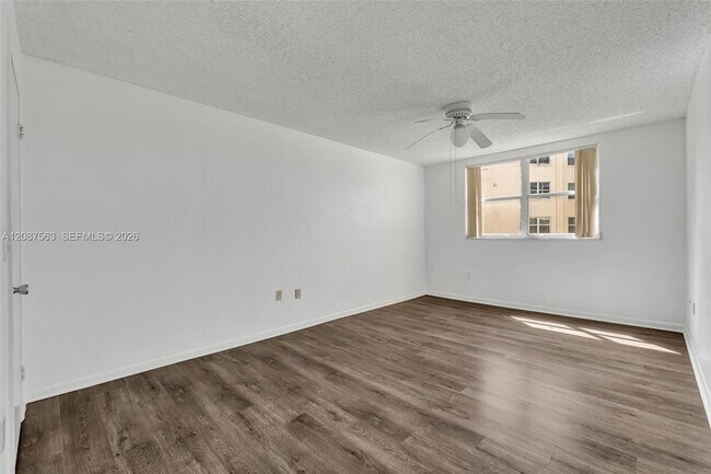 Building Photo - 8255 Lake Dr