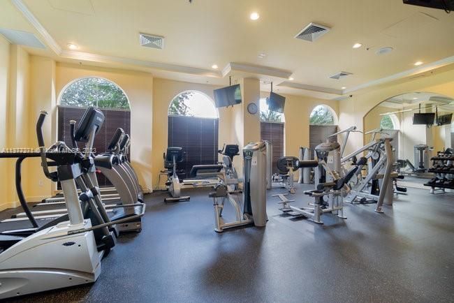 Building Photo - 616 Clearwater Park Rd