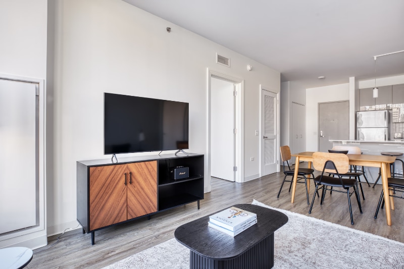 Building Photo - 413 S Halsted St