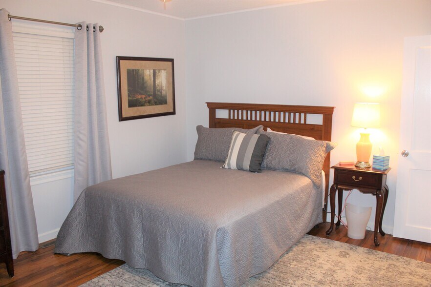 Bedroom 1 - Queen bed - 28 White Pine Dr