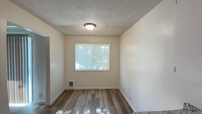 Building Photo - 2bd/1ba Apartment - W/S/G & Landscaping Maintenance Included!