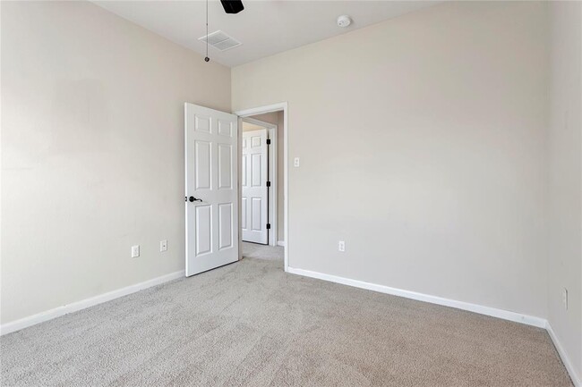 Building Photo - 209 Highland Horizon