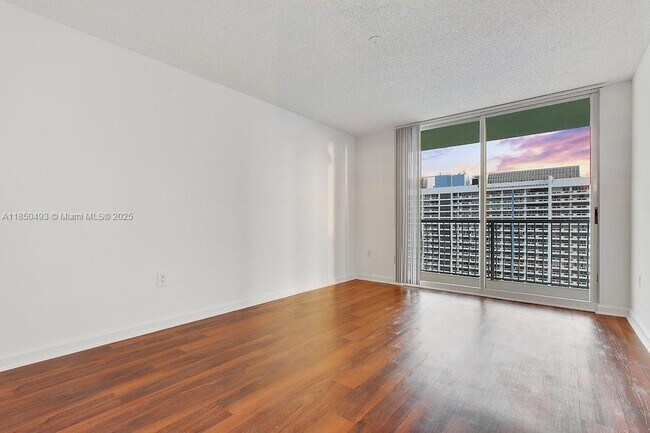 Building Photo - 1756 N Bayshore Dr