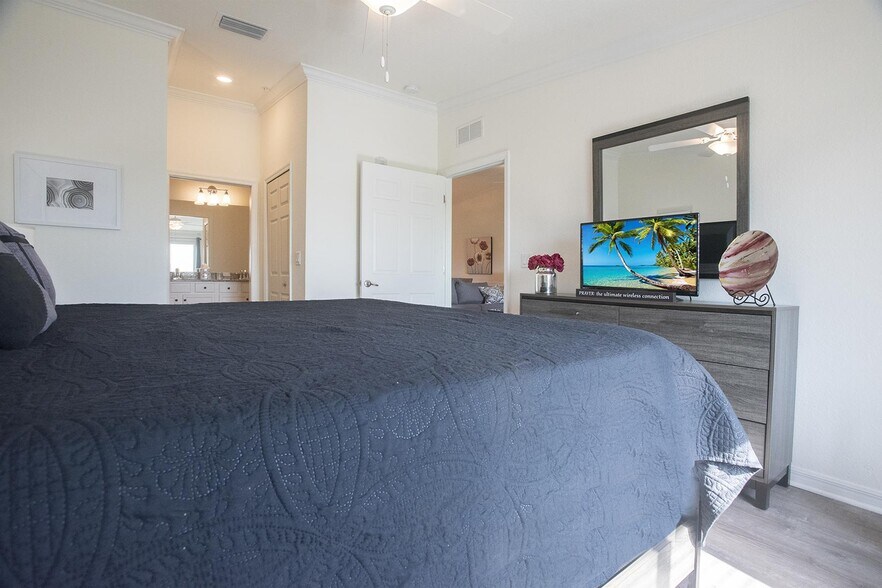 Building Photo - 5557 Palmer Cir