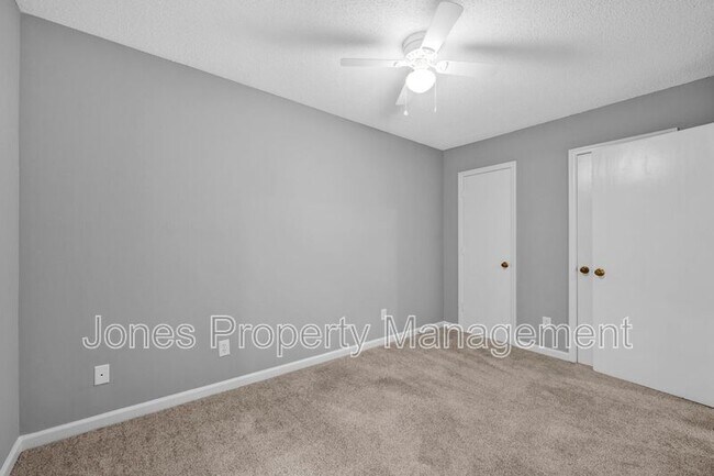 Building Photo - 2620 White Oak Ln