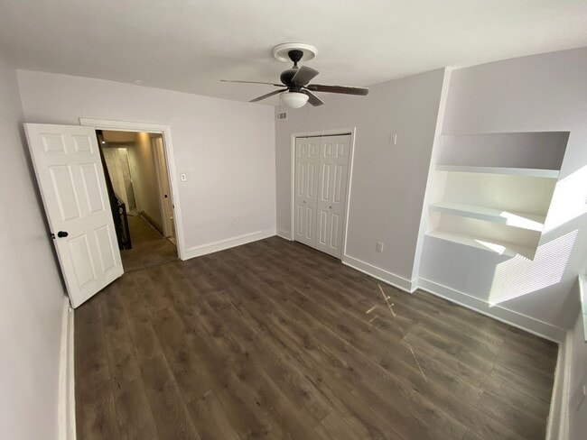 Building Photo - 1725 Monument St