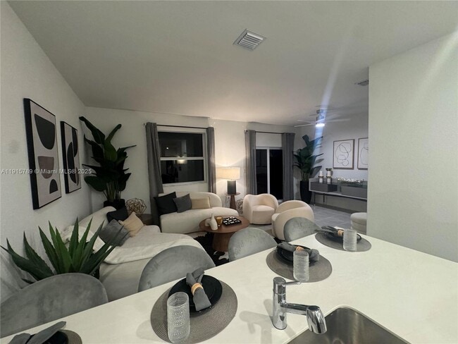 Building Photo - 2738 SE 24th Terrace