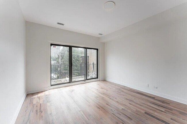 Building Photo - 5733 N Winthrop Ave