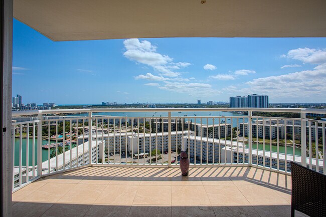 Building Photo - 18021 Biscayne Blvd