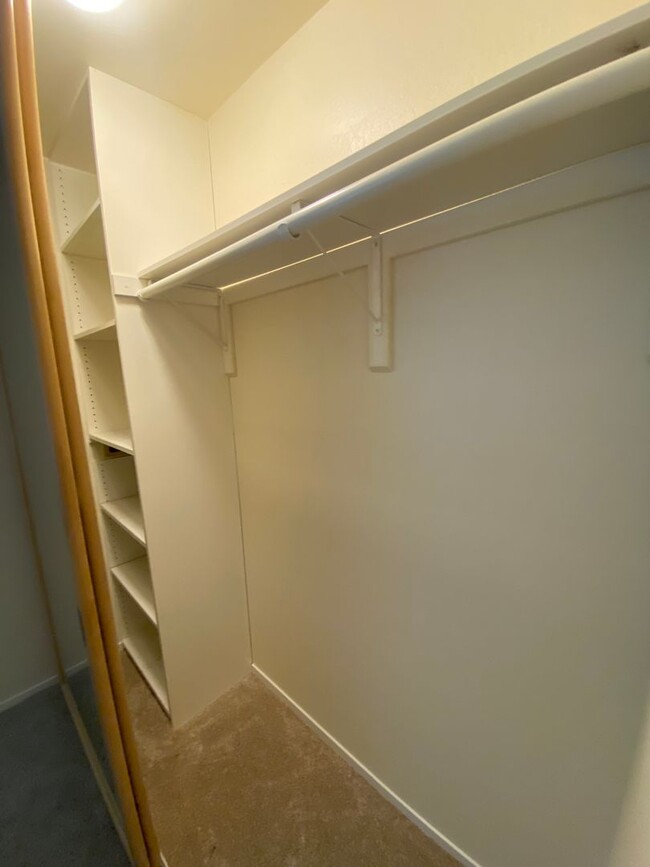 Building Photo - 1100 Island Dr