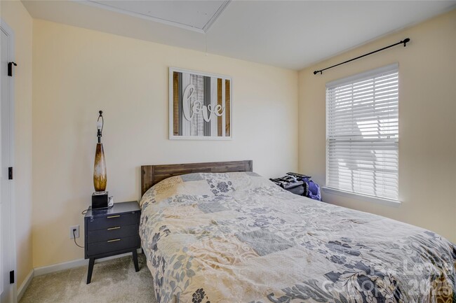 Building Photo - 1731 Evergreen Dr