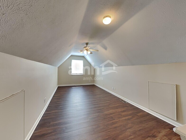 Building Photo - 8426 Stark Dr