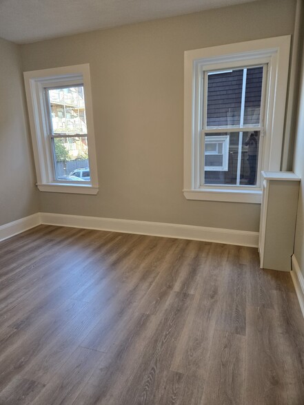 Building Photo - 65 Park Dr