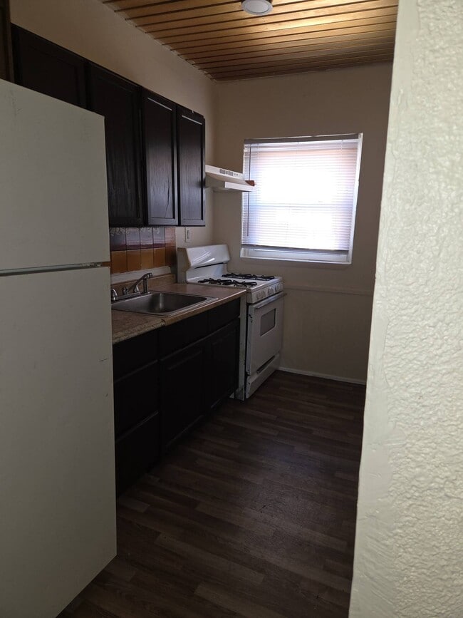 Building Photo - 1603 S Dover St