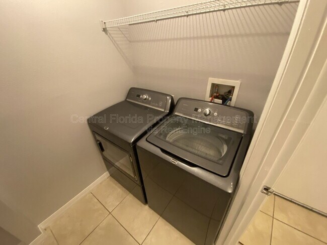 Building Photo - 6460 S Goldenrod Rd