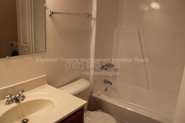 Building Photo - 1 Peachtree Ct