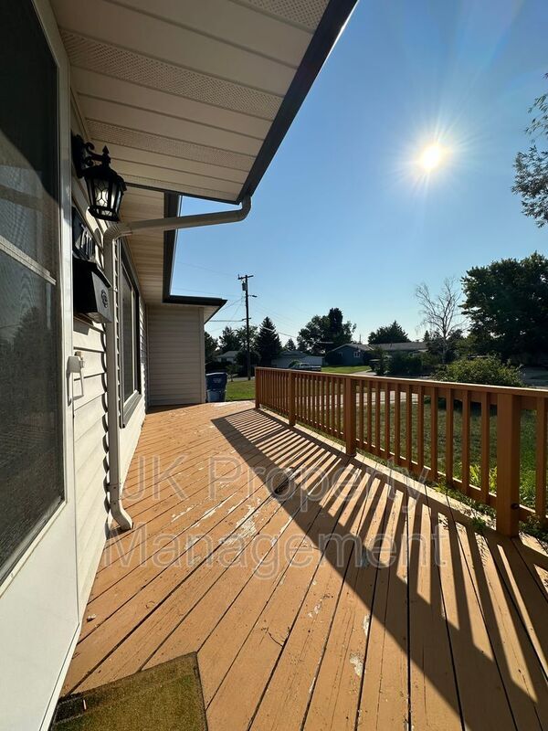 Building Photo - 710 48th St S