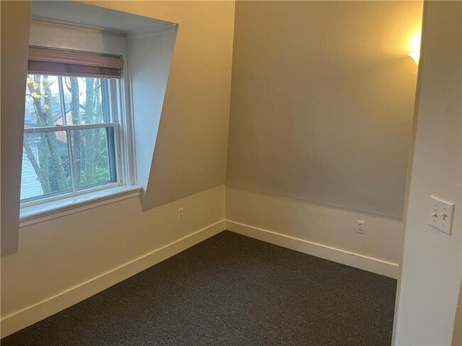 Building Photo - 14 Kay St