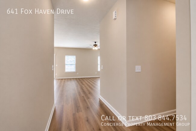 Building Photo - 641 Fox Haven Dr