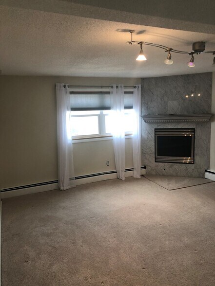 Building Photo - 311 Racebrook Rd