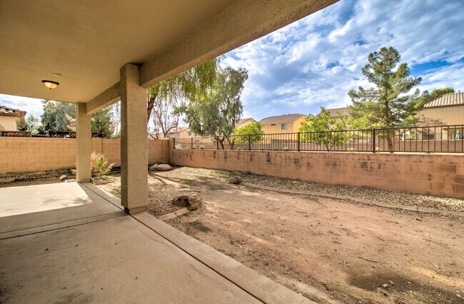 Building Photo - 15882 N 172nd Ln