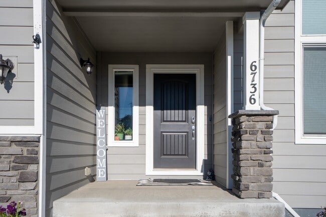 Building Photo - 6736 Skuna Dr