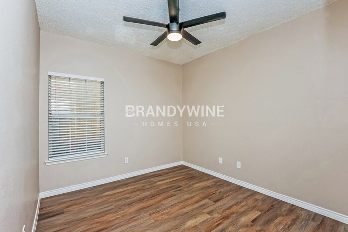 Building Photo - 737 Lionel Way