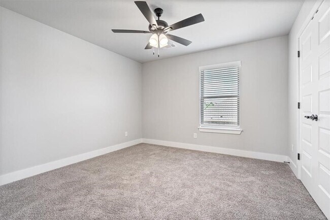 Building Photo - 7002 SW Basswood Ave