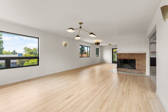 Building Photo - 1425 NW 122nd Ave